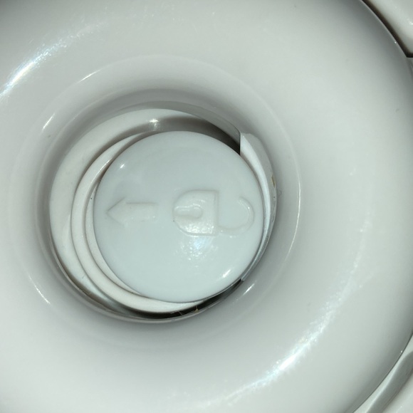 PAMPERED CHEF MANUAL FOOD PROCESSOR, INCLUDES HANDLE, LID & BOWL -PRE OWNED - Picture 7 of 14